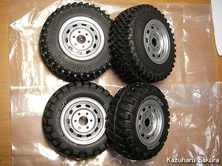 タミヤ ハイラックス・ハイリフト製作記 ～ 標準タイヤとMud Thrashers タイヤの比較